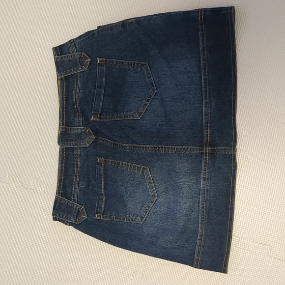 ST. JOHN'S BAY Petite Stretch Jean Skort - 4P - Picture 2 of 6